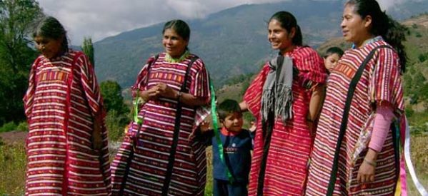Trinidad, familia y pueblos originarios Trinidad, familia y pueblos originarios
