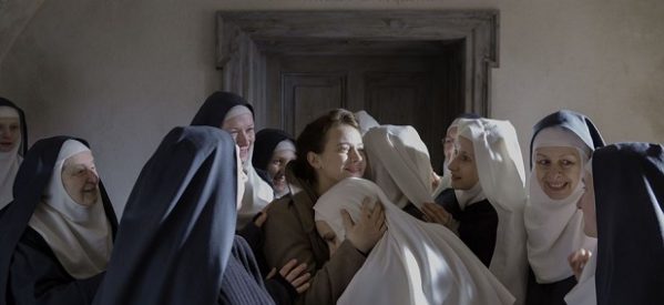 La historia de unas monjas y una doctora atea