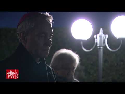 Despedida a Benedicto XVI: Miles de personas presentan sus condolencias en San Pedro