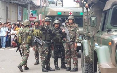 Liberan a sacerdote secuestrado; sigue la violencia en Filipinas
