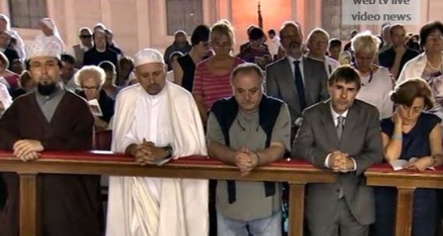 Diversos credos unidos en oración por la paz