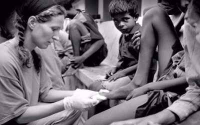 Caridad: en el centro, mi hermano