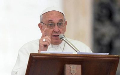 Francisco denuncia “colonización ideológica”