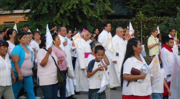 Realiza la diócesis de Apatzingán una procesión por la paz en la región