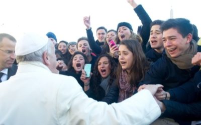 La educación, vocación natural de la familia: Francisco