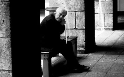 Francisco pide orar por los ancianos y los marginados