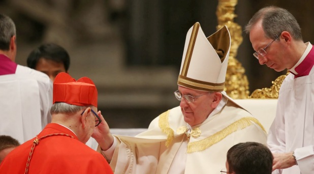 Papa a los Cardenales: «Sean artífices de paz»