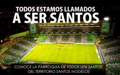 Parroquia con un estadio de fútbol en su atrio