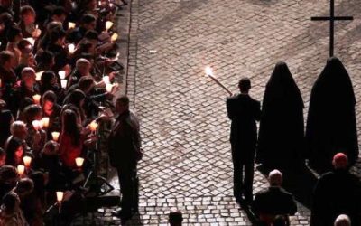 El Vía Crucis: Contemplación del dolor con esperanza