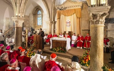 «En el Cenáculo nació la Iglesia y fue enviada»: Francisco