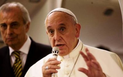 El Papa responde preguntas de periodistas al regreso de Tierra Santa