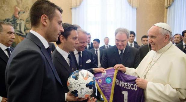 Papa recuerda a futbolistas la responsabilidad de ser ejemplos para la juventud