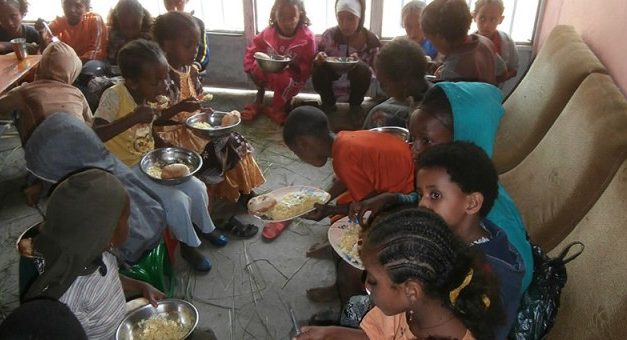 Pobreza y hambre, consecuencias de un sistema económico injusto e incomprensible