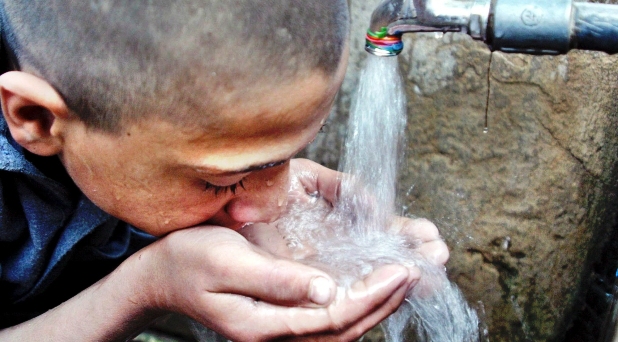 Acceso al agua limpia, un derecho fundamental