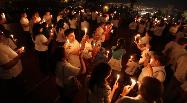Jóvenes de todo el mundo en vigilia de oración por la paz en Tierra Santa