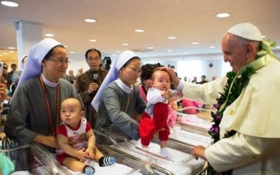 Francisco, con los pies descalzos en la «Casa de la esperanza»