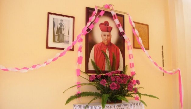 El buen pastor da la vida por sus ovejas