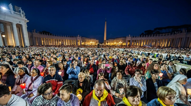 Familia, escuela de humanidad: vigilia de oración por el Sínodo