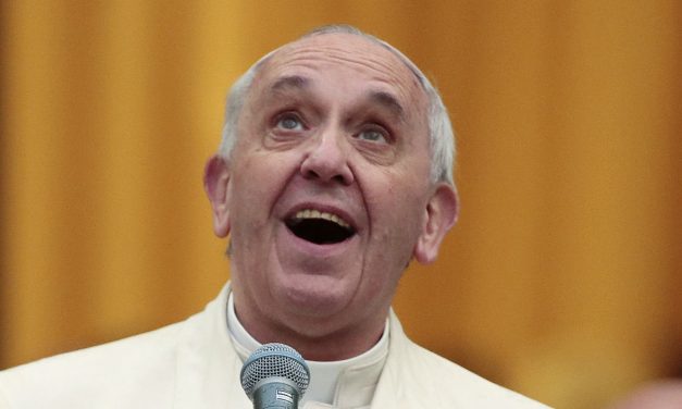 Nos gusta estar enjaulados por tantos fuegos artificiales: Papa Francisco