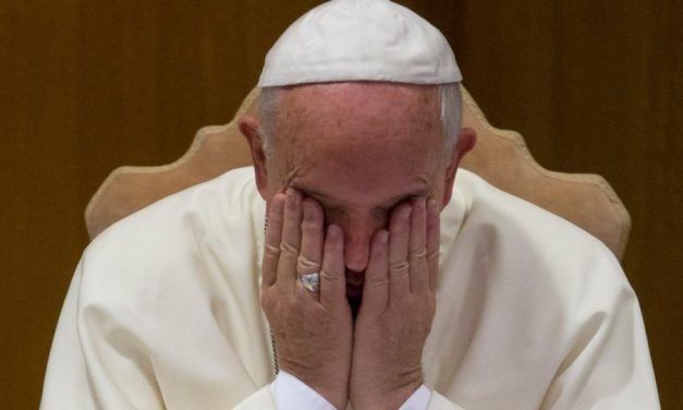 El Papa Francisco invitó a los sacerdotes a no caer en la tentación de descansar de cualquier manera