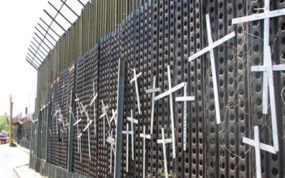 Piden al Papa que visite «el muro de la vergüenza»en Arizona