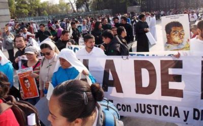 Creyentes de distintas Iglesias acompañan marcha en solidaridad con Ayotzinapa
