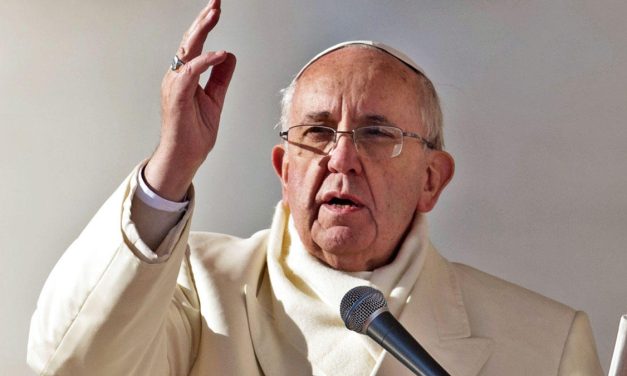 ¡Quien hace el mal, odia la luz! ¡Quien hace el mal, odia la paz! Papa Francisco