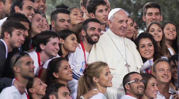 Francisco anima a jóvenes a ser instrumentos de paz