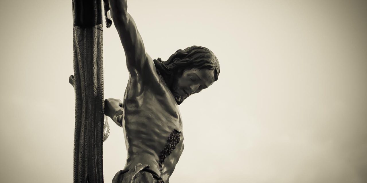 ¿Qué hace Dios en la Cruz?