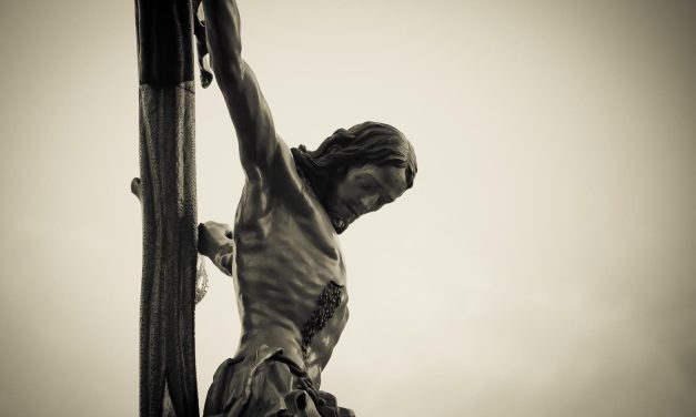 ¿Qué hace Dios en la Cruz?