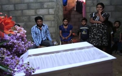 «Pueblo Creyente» en Chiapas peregrina en protesta contra la muerte de dos niños por descuido del IMSS