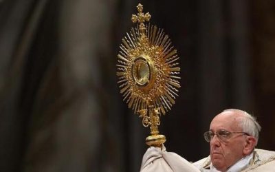 La Eucaristía impide a los católicos «disgregarse»: Francisco