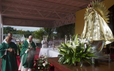 Papa invita a cubanos a vivir la «revolución de la ternura»