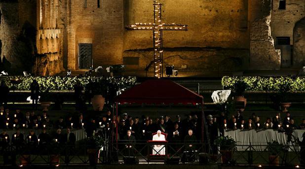 Oh Cruz de Cristo: La oración del Papa en el Vía Crucis 2016