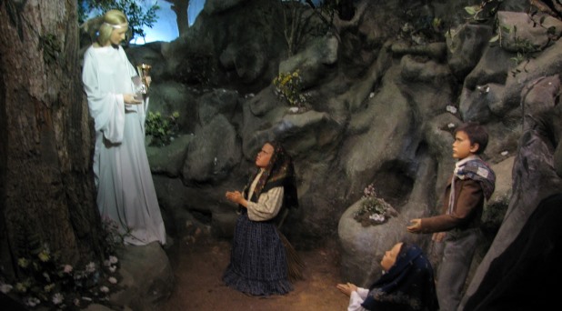 Francisco canoniza a dos de los videntes de Fátima