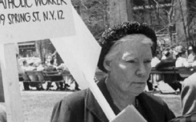 Activista social de izquierda hacia los altares