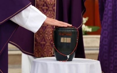 Difuntos, cenizas y prohibiciones: ¿qué dice la Iglesia?