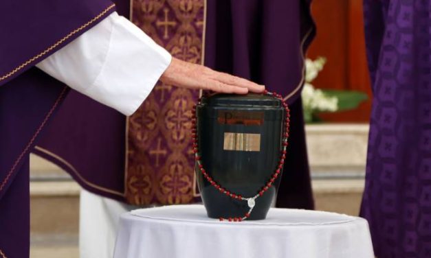 Difuntos, cenizas y prohibiciones: ¿qué dice la Iglesia?