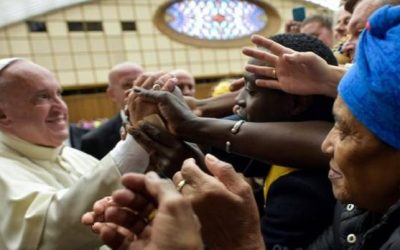 «Pobre sí, esclavo no»: Francisco a los «sin techo»