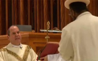 Atacan a obispo cuando celebraba la Eucaristía