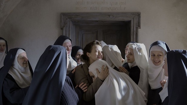 La historia de unas monjas y una doctora atea