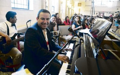 Dona sus talentos para formar y educar