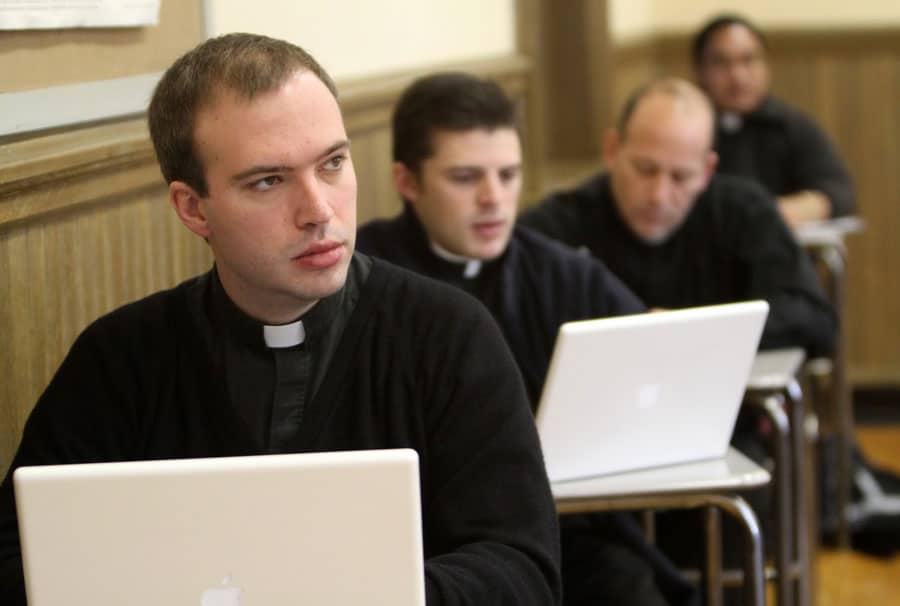 Frente a las nuevas realidades, la actualización sacerdotal