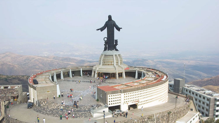 ¿Qué tan difícil podía ser levantar un monumento a Cristo?