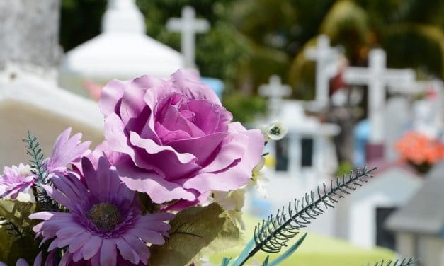 La diferencia entre el día de los muertos y la fiesta de los fieles difuntos