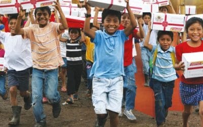 La «Cajita feliz» católica llegará este Adviento y Navidad a 70 mil niños de América