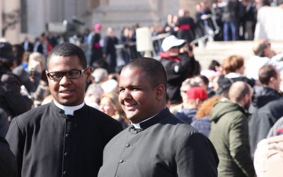 Sacerdotes del pueblo de Dios, no «clérigos de Estado»