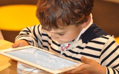 Muchos padres de familia no saben qué hacer con la adicción de sus hijos a las tecnologías