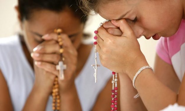 Siete momentos para rezar el Rosario