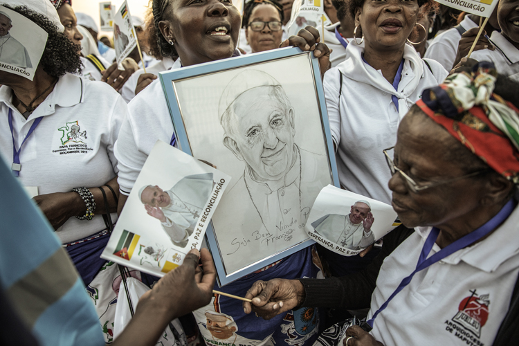 El Papa Francisco hizo brillar el oro escondido de África